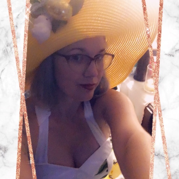 Meet your Posher! - Picture 2 of 3